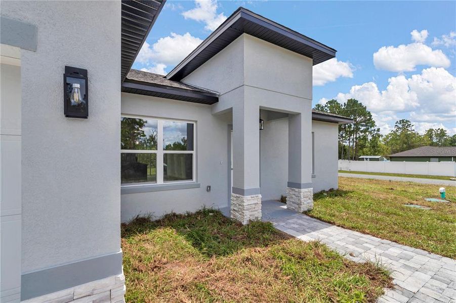 Exterior details and patio area of a home in , Citrus Springs (Image 21).