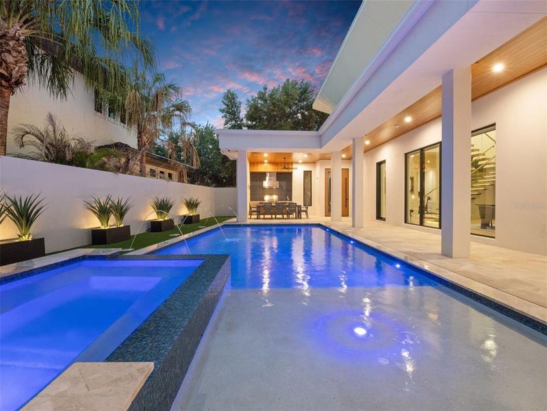 Exterior details and patio area of a home in , Orlando (Image 41).