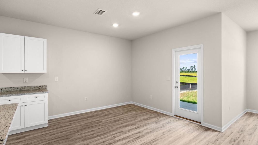 Spacious, unfurnished interior of a new home in Hodges Bayou Plantation, Panama City (Image 19).