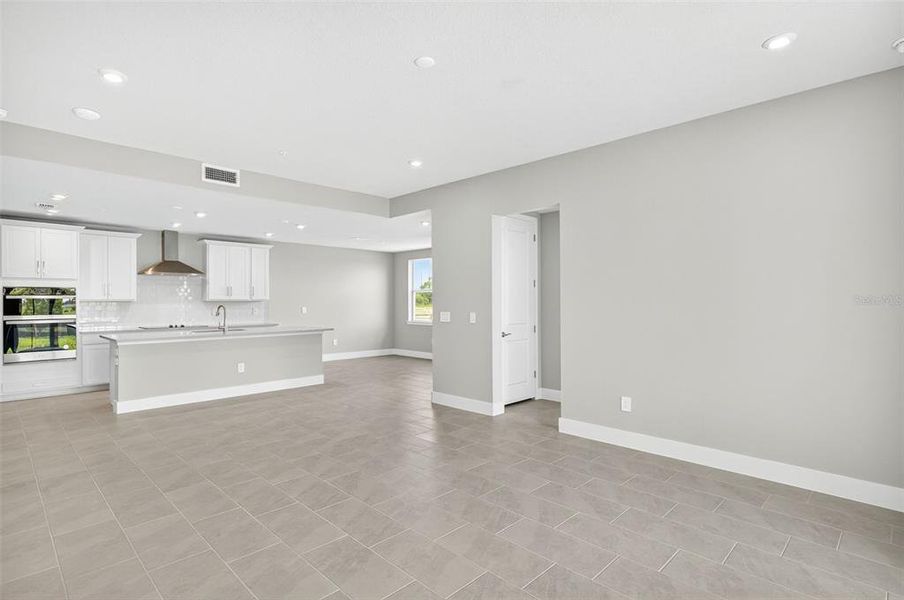 Spacious, unfurnished interior of a new home in Wellen Park, Venice (Image 13). Spacious, unfurnished interior of a new home in Wellen Park, Venice (Image 13).