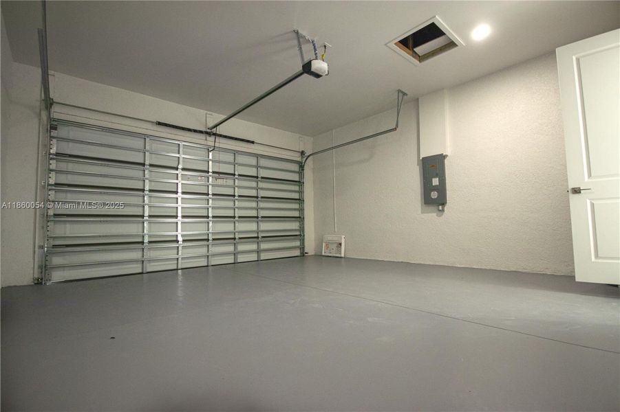 Spacious, unfurnished interior of a new home in , Lehigh Acres (Image 37).