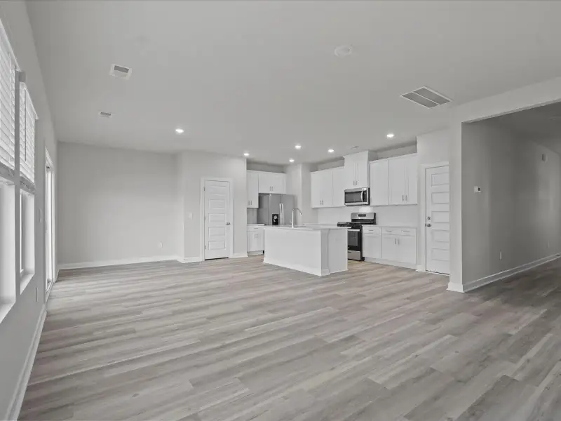 Spacious, unfurnished interior of a new home in Creek Ridge - Heritage Collection, Spartanburg (Image 10).