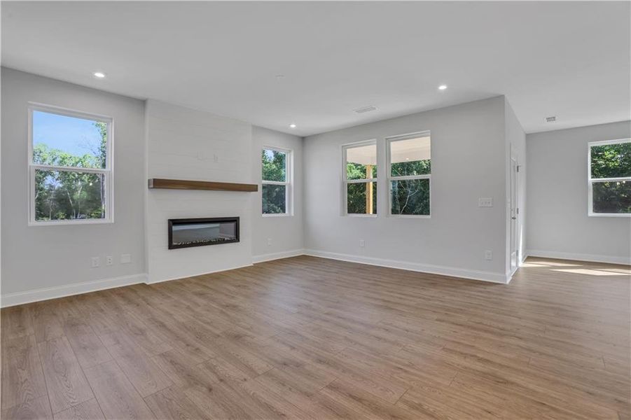 Spacious, unfurnished interior of a new home in Cambridge at Steels Bridge, Canton (Image 40).