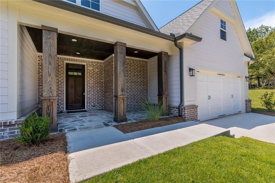 Exterior details and patio area of a home in , Gainesville (Image 3).