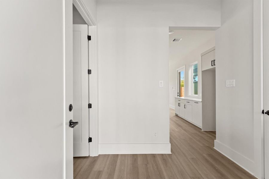 Spacious, unfurnished interior of a new home in Jesselton Square at Creekmont, Houston (Image 14). Spacious, unfurnished interior of a new home in Jesselton Square at Creekmont, Houston (Image 14).