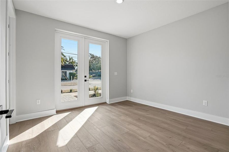 Spacious, unfurnished interior of a new home in , St. Petersburg (Image 25).