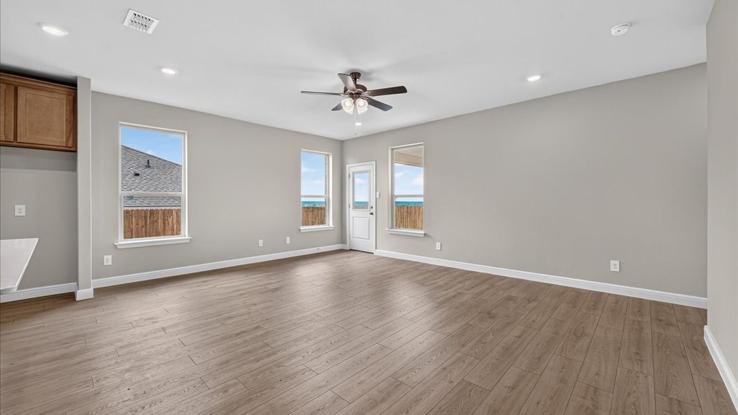 Spacious, unfurnished interior of a new home in Bluestem, Rhome (Image 11).