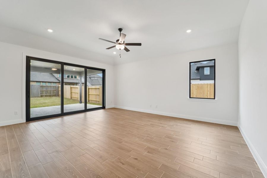 Spacious, unfurnished interior of a new home in Evergreen 55', Conroe (Image 31).