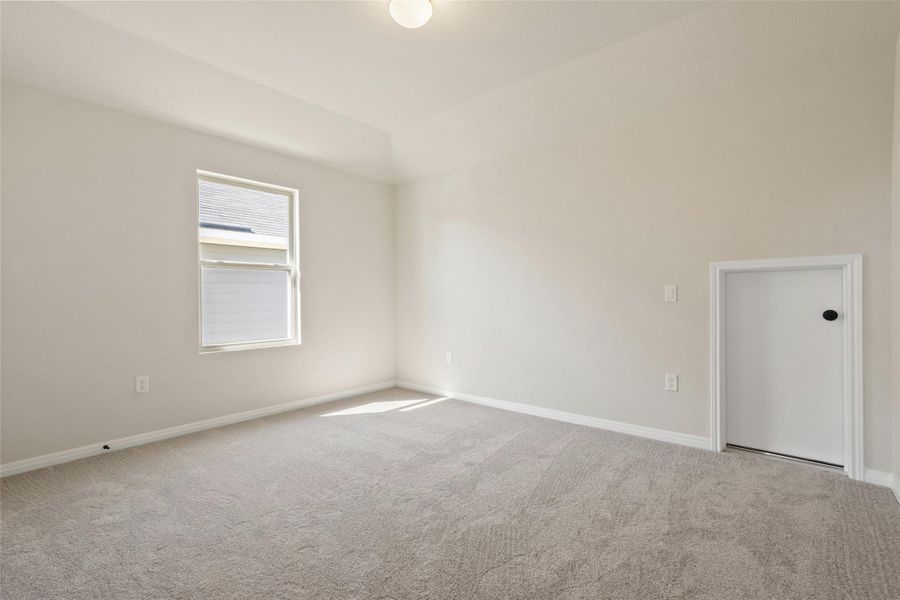 Spacious, unfurnished interior of a new home in Rolling Glen, Hutto (Image 16). Spacious, unfurnished interior of a new home in Rolling Glen, Hutto (Image 16).
