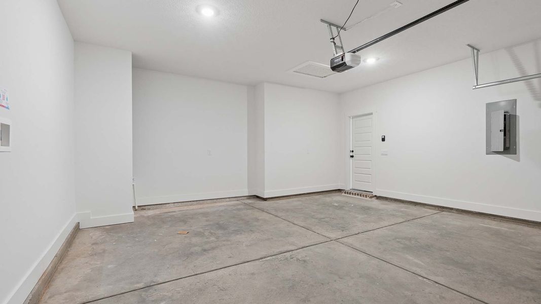 Spacious, unfurnished interior of a new home in Owl's Head Farms, Freeport (Image 40). Spacious, unfurnished interior of a new home in Owl's Head Farms, Freeport (Image 40).