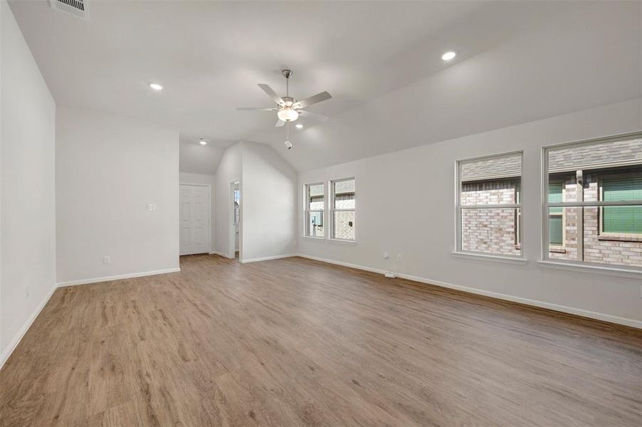 Spacious, unfurnished interior of a new home in Elevon, Lavon (Image 32).