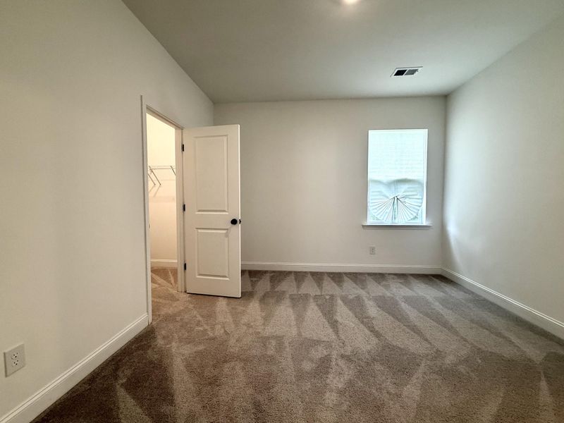 Spacious, unfurnished interior of a new home in , Charleston (Image 40).