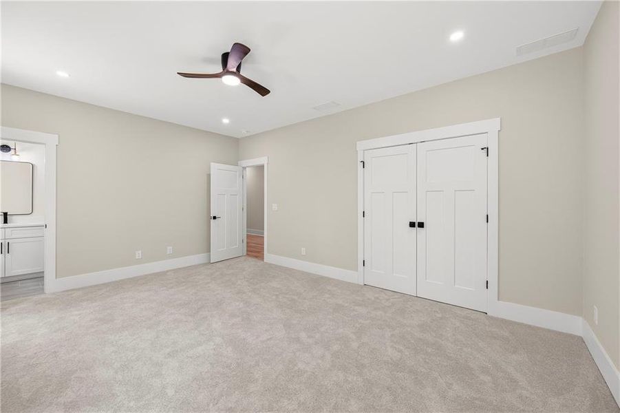 Spacious, unfurnished interior of a new home in , Marietta (Image 70).