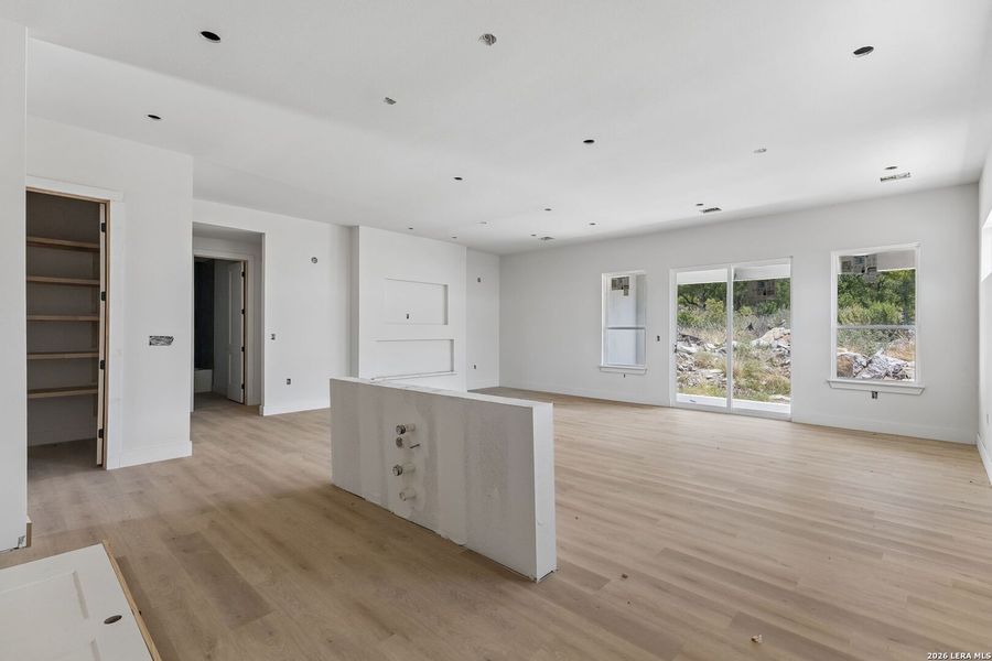 Spacious, unfurnished interior of a new home in , Horseshoe Bay (Image 18).
