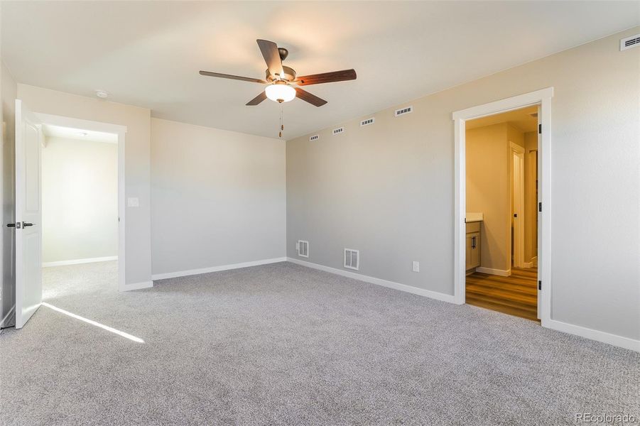 Spacious, unfurnished interior of a new home in Second Creek Farm, Commerce City (Image 12).