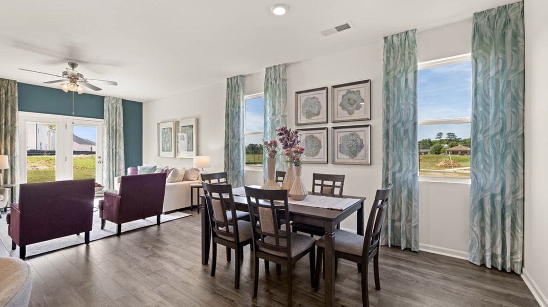 Representative furnished interior of a home built from the Robie by D.R. Horton in Kingston Ranch at Lake Oconee, Buckhead (Image 17).