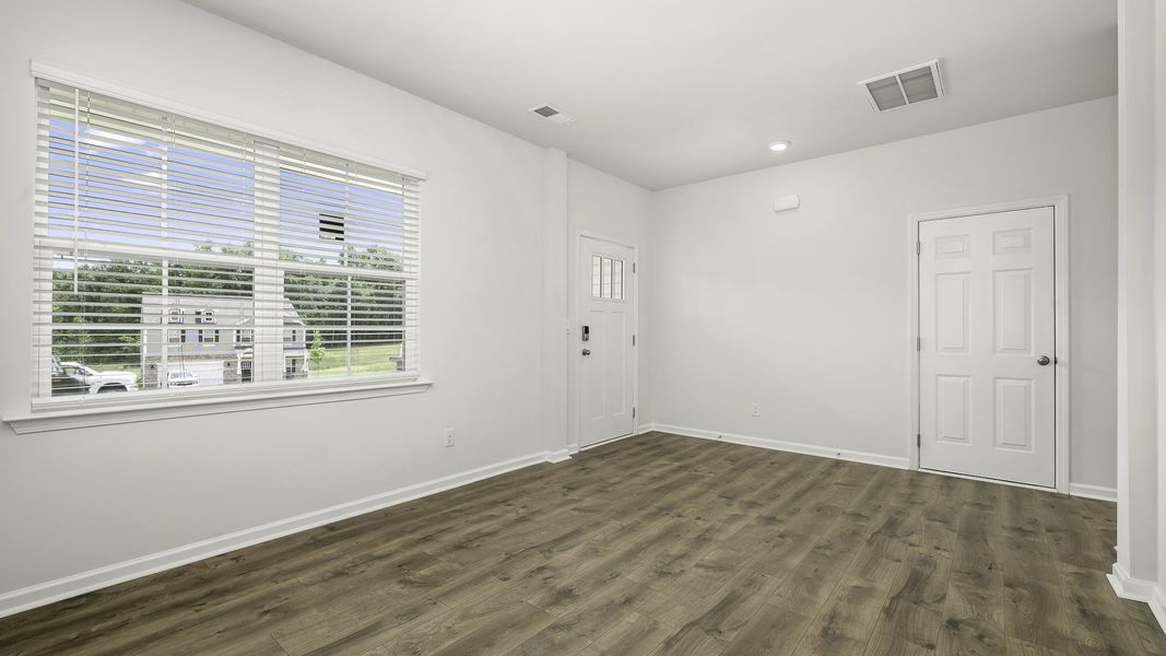 Spacious, unfurnished interior of a new home in Forest Creek, Winston-Salem (Image 12).