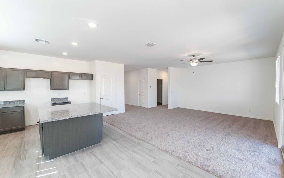 Spacious, unfurnished interior of a new home in Rancho Mirage, Maricopa (Image 18). Spacious, unfurnished interior of a new home in Rancho Mirage, Maricopa (Image 18).