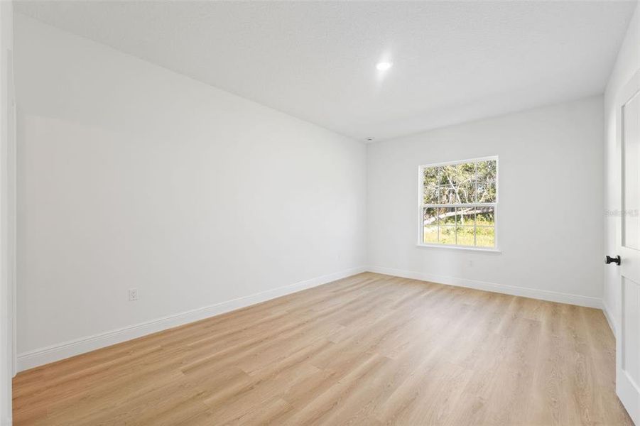 Spacious, unfurnished interior of a new home in , Ocala (Image 29).