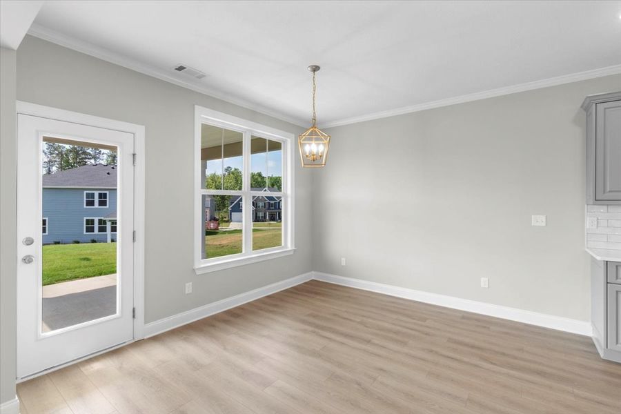 Café | 5511 Sweetwater Drive, Eat-In Dining Area Café | 5511 Sweetwater Drive, Eat-In Dining Area