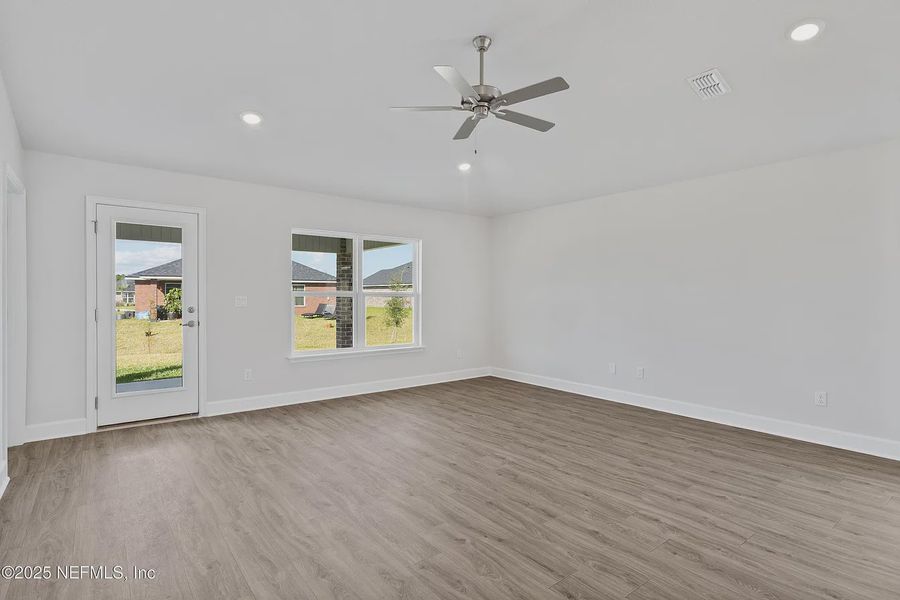Spacious, unfurnished interior of a new home in Shadow Crest at Rolling Hills, Green Cove Springs (Image 15).