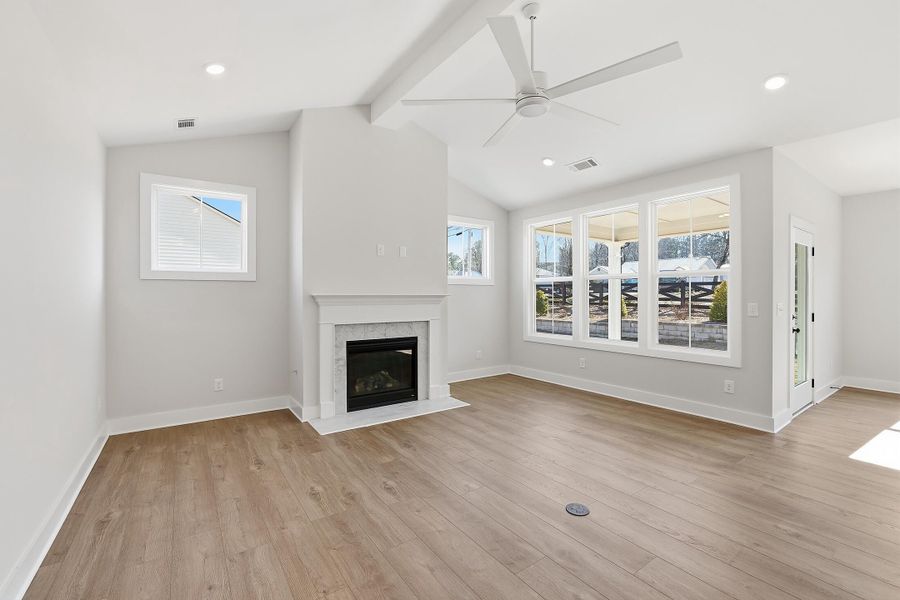 Spacious, unfurnished interior of a new home in Social Circle, Chattanooga (Image 11).