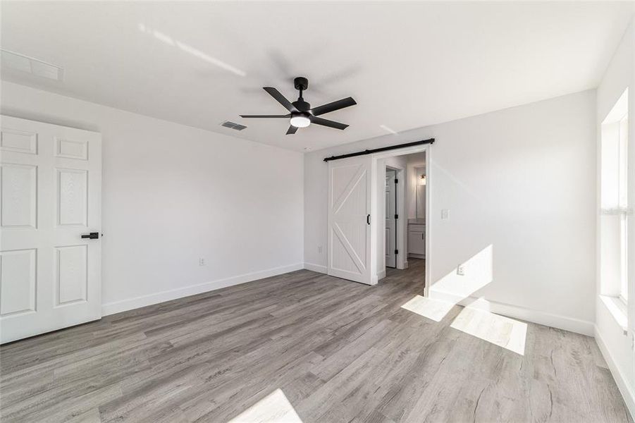 Spacious, unfurnished interior of a new home in , Ocala (Image 42).