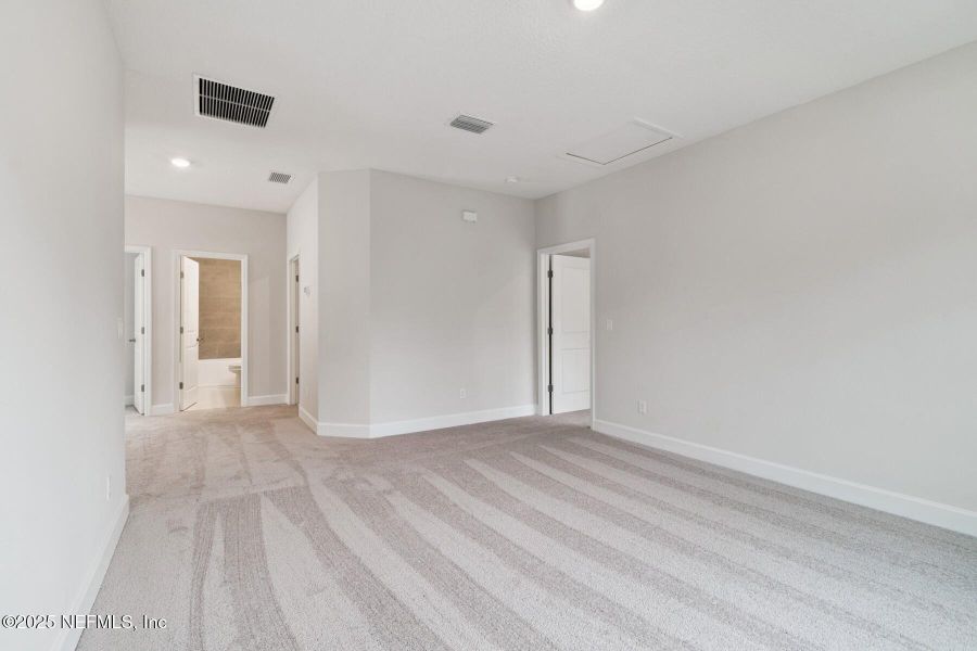 Spacious, unfurnished interior of a new home in Tributary 70', Yulee (Image 28).