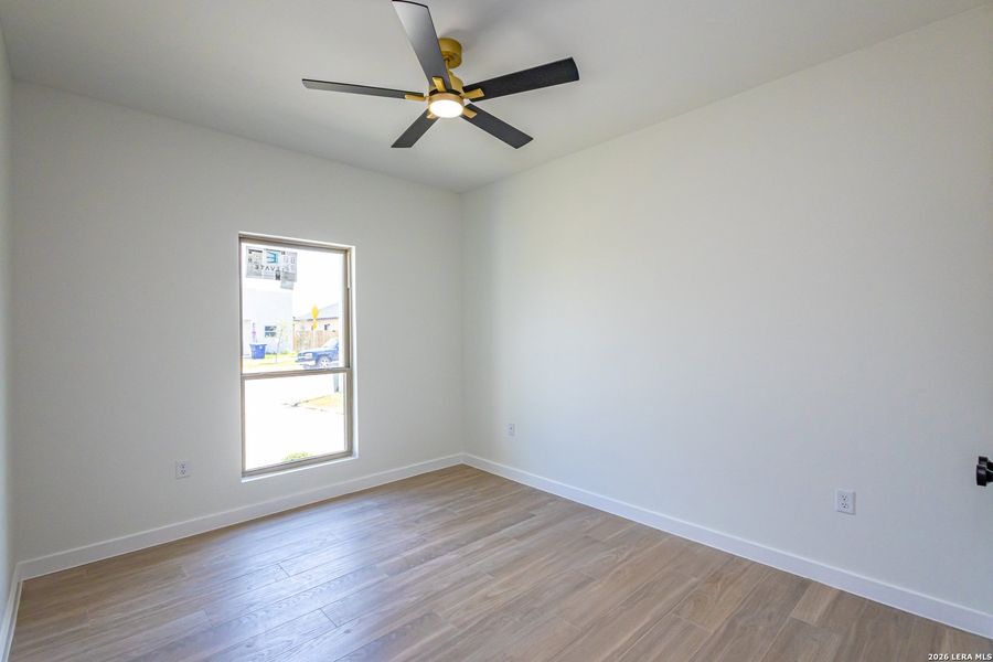 Spacious, unfurnished interior of a new home in , Laredo (Image 12).