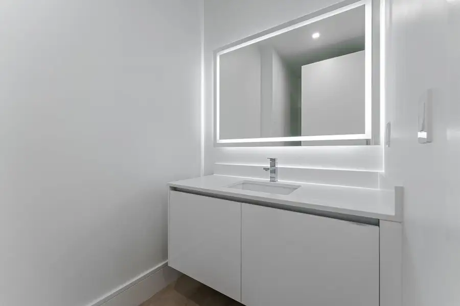 030-220LakeShoreDr-1219-WestPalmBeach-SM