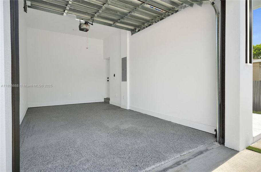 Spacious, unfurnished interior of a new home in , Miami (Image 26).