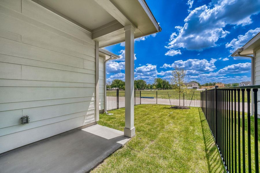 Exterior details and patio area of a home in , Buda (Image 4).