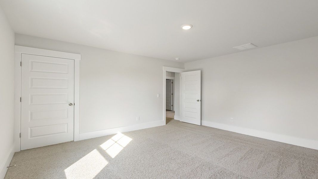 Spacious, unfurnished interior of a new home in Rivers Reach, Yemassee (Image 27).