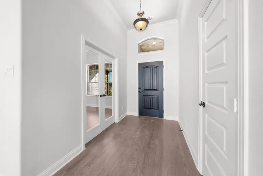 Spacious, unfurnished interior of a new home in Levante, Waxahachie (Image 21).