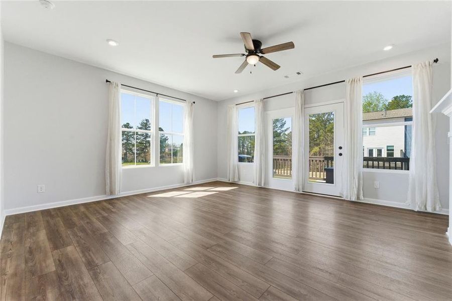 Spacious, unfurnished interior of a new home in Waverly at Buice Lake, Acworth (Image 16).