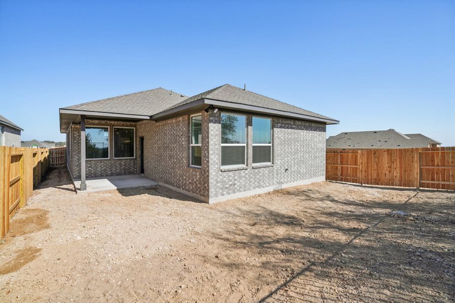 Exterior details and patio area of a home in Meyer Ranch, New Braunfels (Image 27).