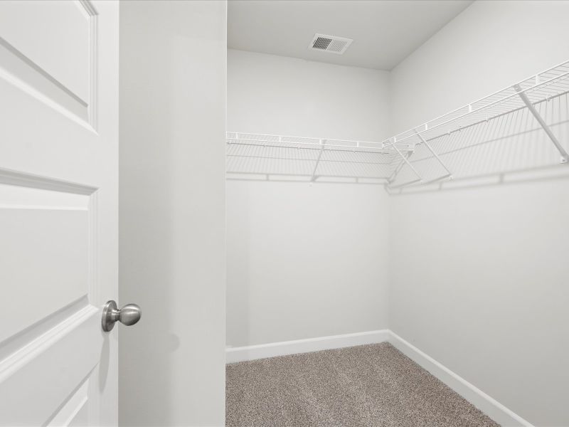 Welcome to the Dallas floorplan at Brayfield Manor - Heritage Collection.