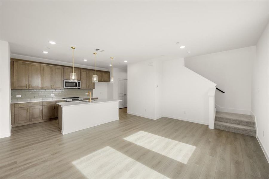 7_7617 Dakota- Dining-1