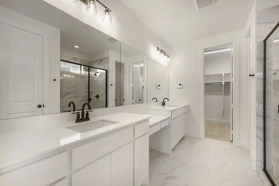 6028 Silverstein - Primary Bathroom