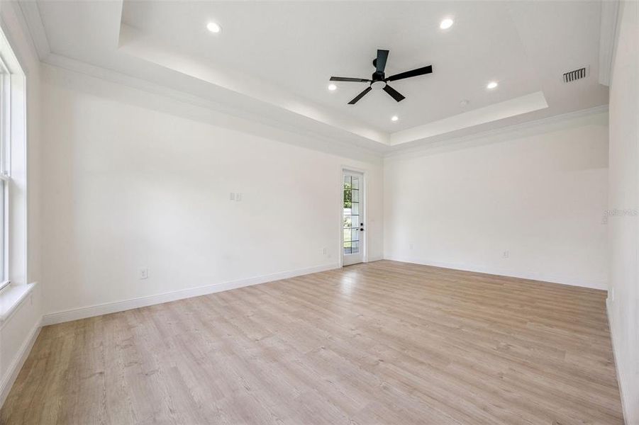 Spacious, unfurnished interior of a new home in , Clermont (Image 31).