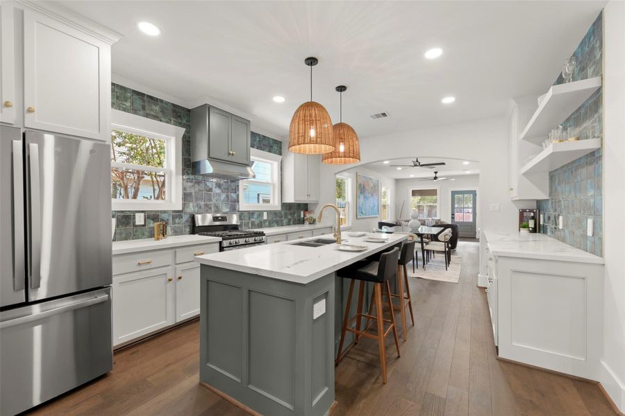 Eat in Kitchen/large island