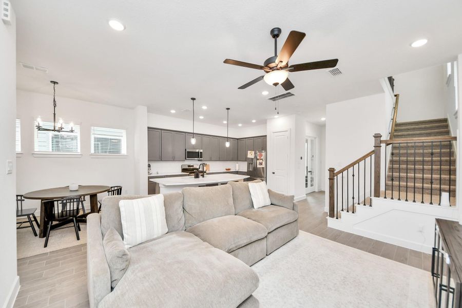 Furnished interior view inside a new home in The Groves 35', Humble (Image 17). Furnished interior view inside a new home in The Groves 35', Humble (Image 17).
