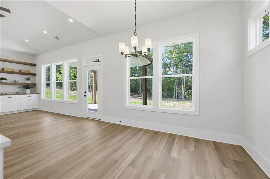 Spacious, unfurnished interior of a new home in , Gainesville (Image 27).