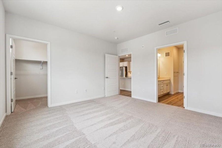 Spacious, unfurnished interior of a new home in Condo Collection at Grand Vue at Interlocken, Broomfield (Image 10).