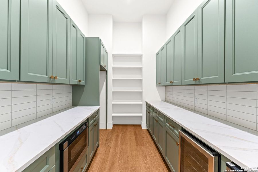 Furnished interior view inside a new home in , Bandera (Image 9).