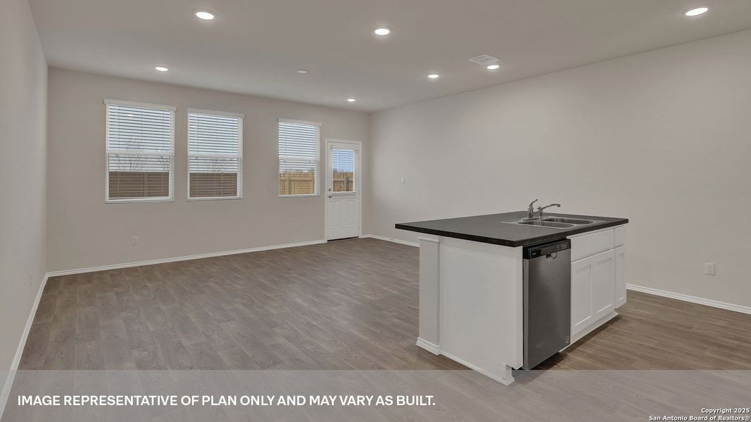 Spacious, unfurnished interior of a new home in Bollinger, Maxwell (Image 11).