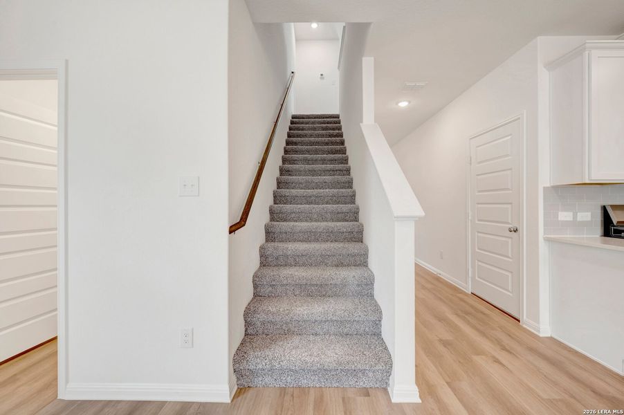 Spacious, unfurnished interior of a new home in Mesquite Ridge, San Antonio (Image 47).