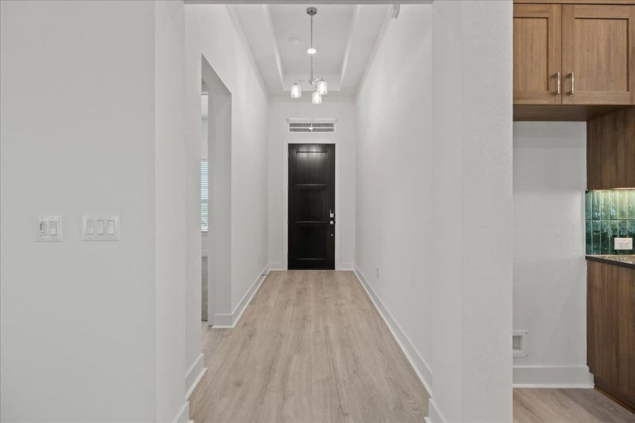 Spacious, unfurnished interior of a new home in Village at Three Oaks, Seguin (Image 19).