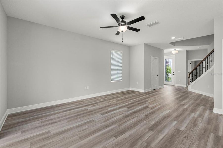 Spacious, unfurnished interior of a new home in Reunion Village, Kissimmee (Image 6).