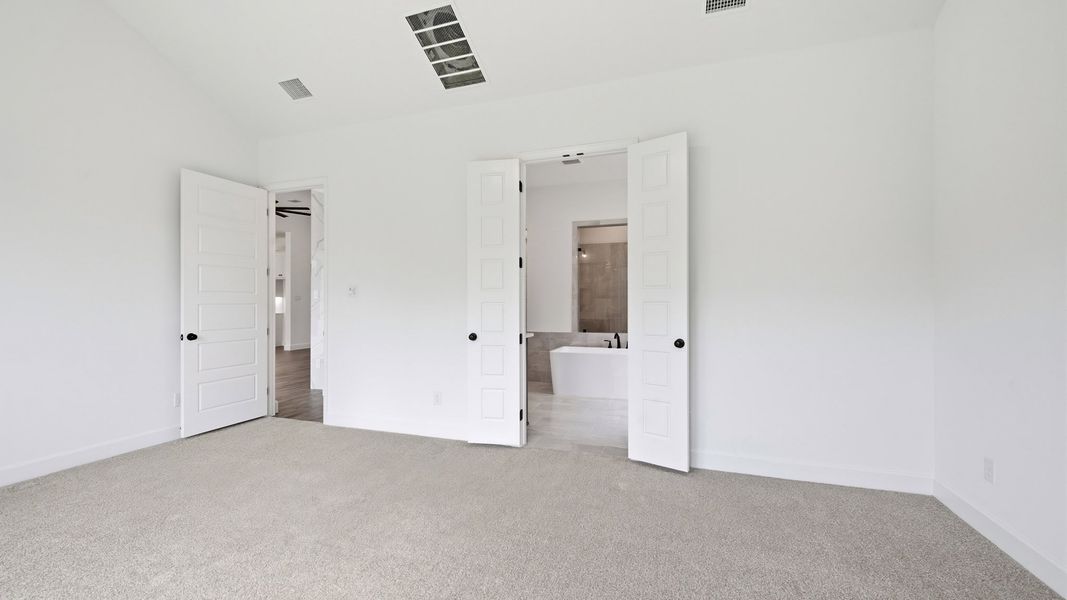 Spacious, unfurnished interior of a new home in Sweetgrass, Haslet (Image 22).